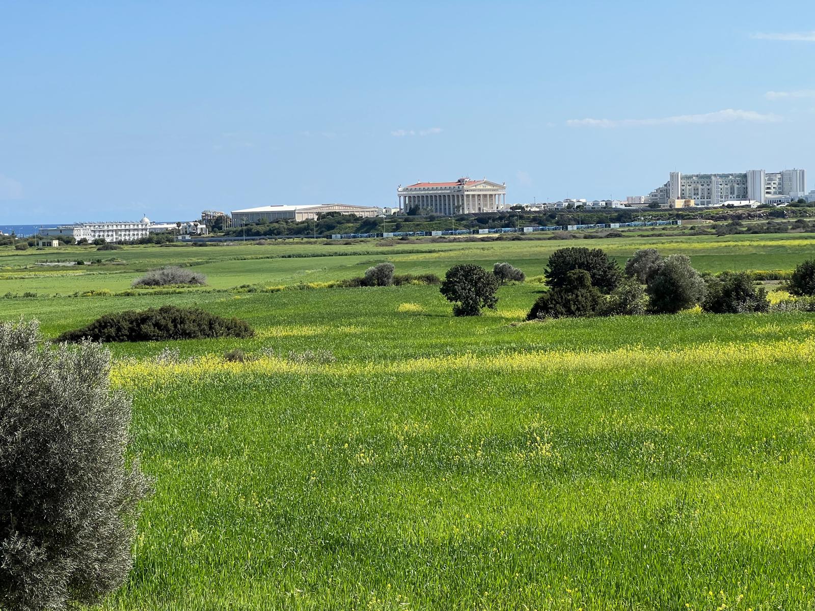 Bauland - Blick auf Meer Hotels Kaya Artemis Casino Vokolida Bafra